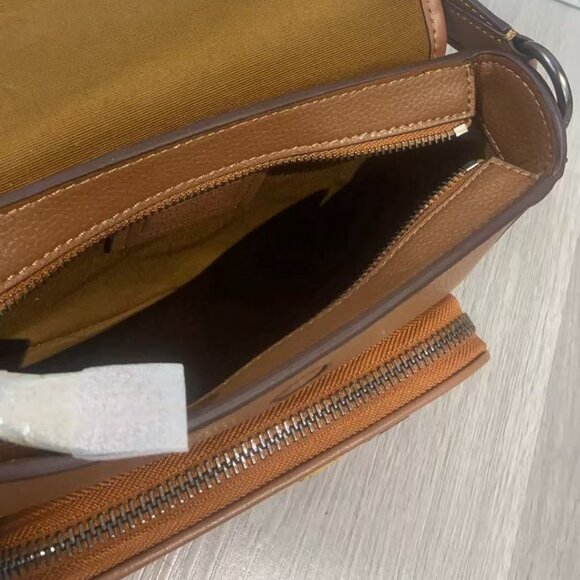 Coach men's crossbody bag. Size: 22*20*6cm. - Picture 8 of 9